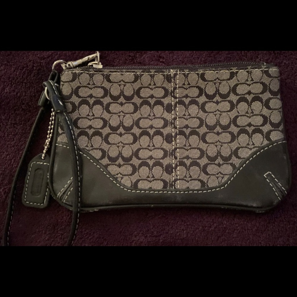 🎉🌸💝 HOST PICK 💝🌸🎉 Vintage Coach Wristlet - Black and Gray